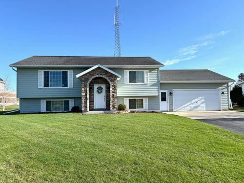 301 7th St Sw, Roseau, MN, 56751-1479 | Card Image