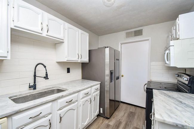6915 Jeb Stuart Dr, House other with 3 bedrooms, 2 bathrooms and 1 parking in Richmond TX | Image 10