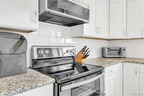 1002 Foxglove Ln, Davison, MI, 48423-7905 | Card Image