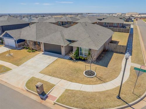 18025 Sunny Stone Ct, Edmond, OK, 73012-2811 | Card Image
