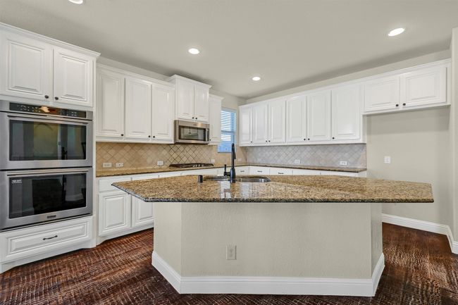 Features a double oven, and a brand-new dishwasher. | Image 9