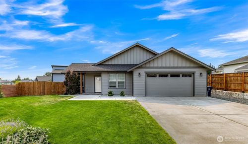1913 Benjamin Ct, Lynden, WA, 98264-8625 | Card Image