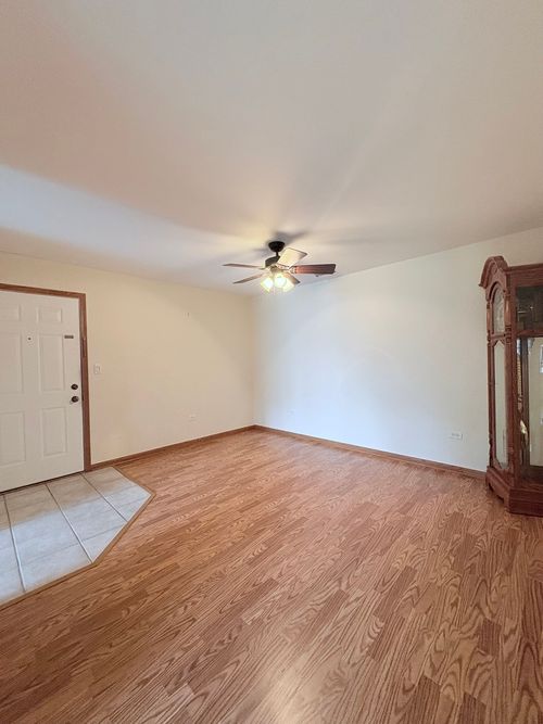unit-311-13934 E Leamington Dr, Crestwood, IL, 60418-2381 | Card Image