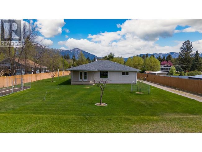 7333 George Rd, House other with 3 bedrooms, 3 bathrooms and 2 parking in Jaffray BC | Image 37