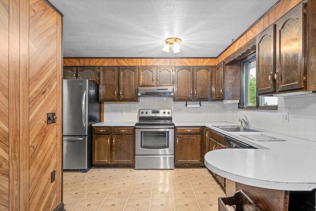6 Simmons St, House other with 3 bedrooms, 1 bathrooms and 8 parking in Assonet MA | Image 13