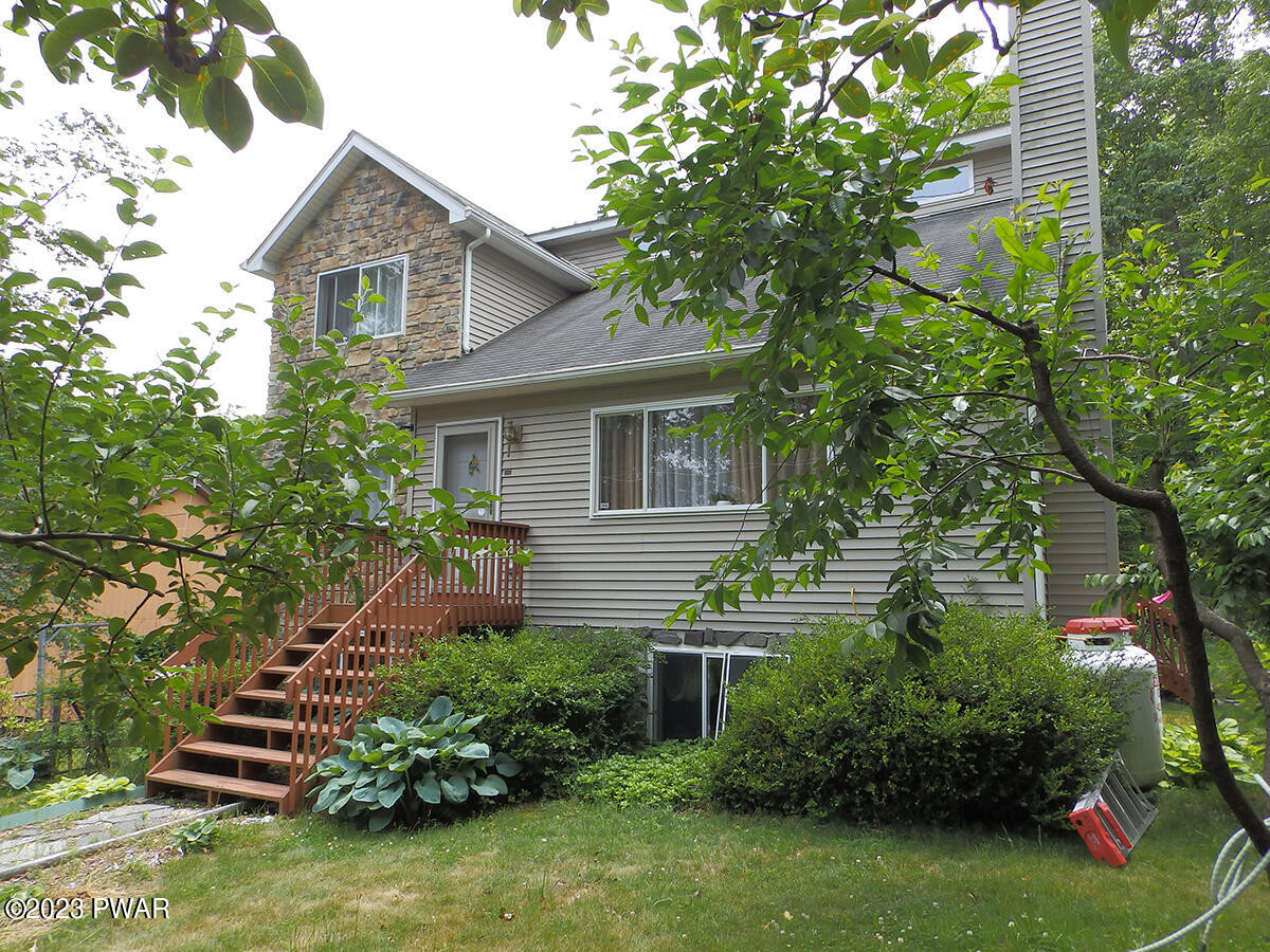 Westwood Dr, Dingmans Ferry, PA 18328