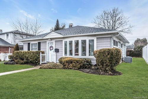 3579 Wyanet St, Seaford, NY, 11783-3011 | Card Image