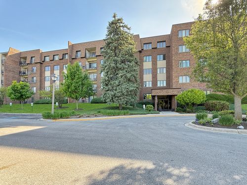 1n-453 Raintree Dr, Glen Ellyn, IL, 60137-6752 | Card Image