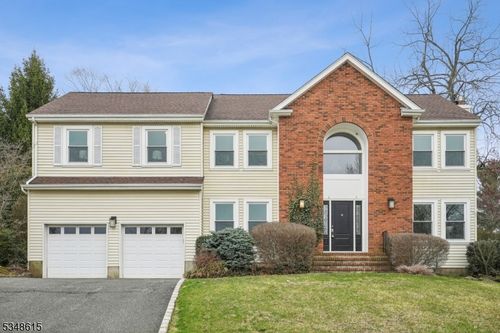 12 Baumgartner Dr, Madison, NJ, 07940-1470 | Card Image