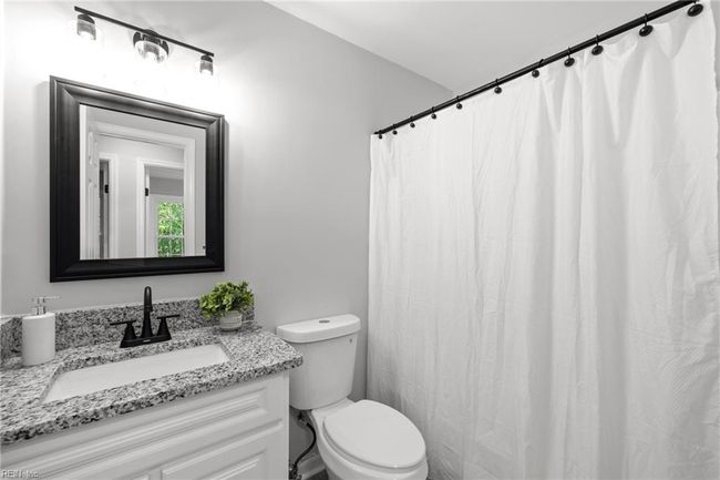 Upstairs Full Bath | Image 31