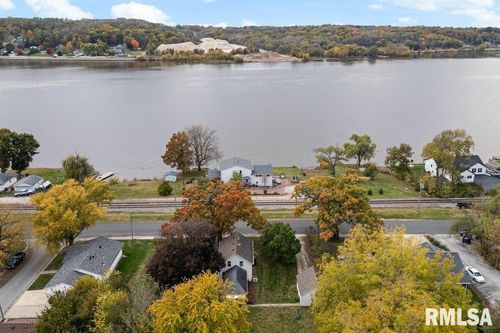 706 N Main St, Port Byron, IL, 61275-9005 | Card Image