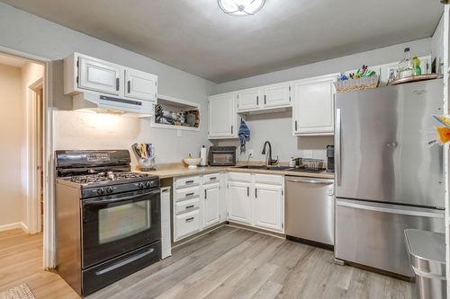 605 Schieme St, River Oaks, TX, 76114-3324 | Card Image