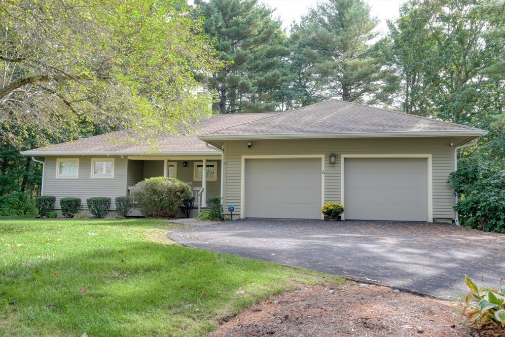 Cannon Forge Dr, Foxboro, MA 02035