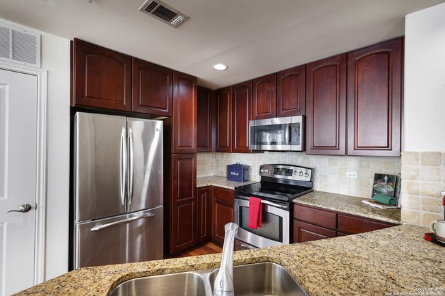 APT-203 - 215 Center St, Condo with 2 bedrooms, 2 bathrooms and null parking in San Antonio TX | Image 7