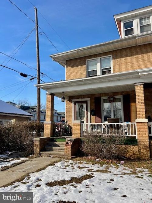 131 E Elm St, SHILLINGTON, PA, 19607-2607 | Card Image