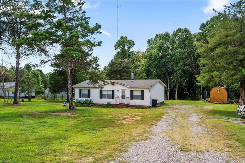 1024 N Ridge Dr, Yadkinville, NC, 27055-5177 | Card Image