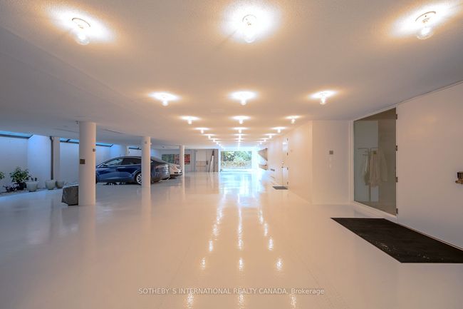 30 High Point Rd, House other with 8 bedrooms, 13 bathrooms and 35 parking in North York ON | Image 27