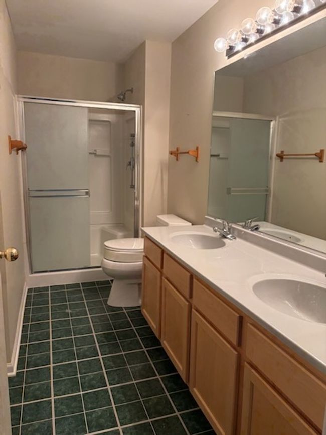 UNIT-2 - 1127 N Red Oak Cir, Condo with 2 bedrooms, 2 bathrooms and 2 parking in Round Lake Beach IL | Image 13
