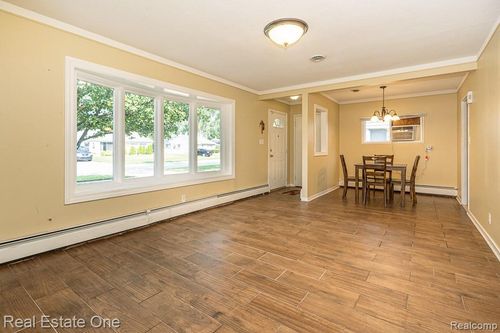 25740 Miracle Dr, Madison Heights, MI, 48071-4111 | Card Image