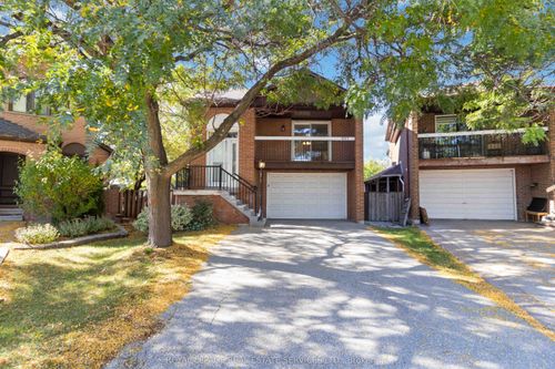 907 Thistle Down Cir, Mississauga, ON, L5C3K5 | Card Image
