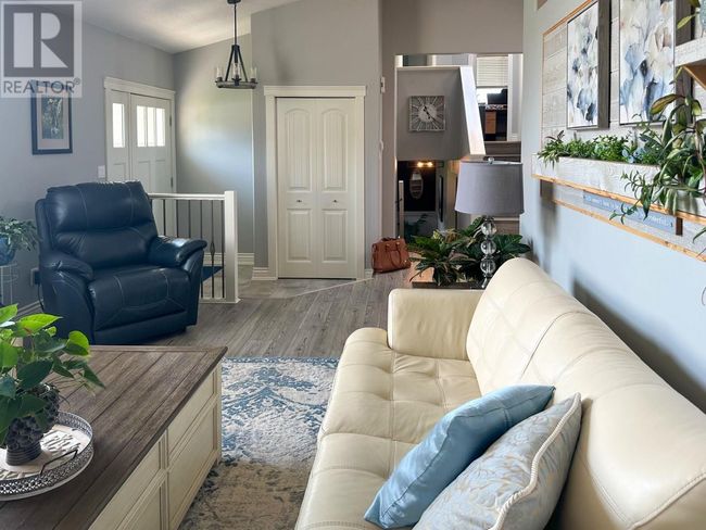 611 Gertrude St, House other with 3 bedrooms, 2 bathrooms and 4 parking in Midway BC | Image 11
