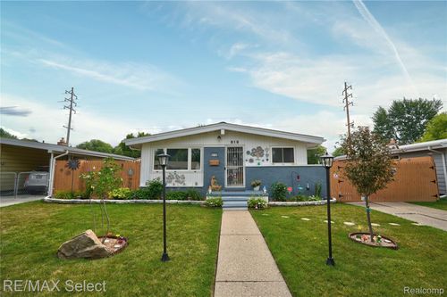 818 Mckeighan Ave, Flint, MI, 48507-2800 | Card Image