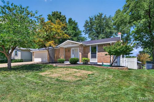 34 N Harris Dr, Saint Peters, MO, 63376-3523 | Card Image