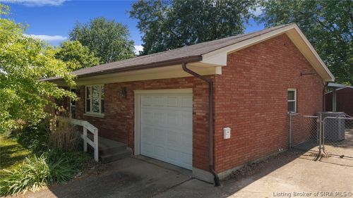 620 Roseview Ter, New Albany, IN, 47150-4459 | Card Image