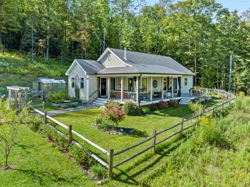 611 Patch Rd, Morristown, VT, 05661-9324 | Card Image