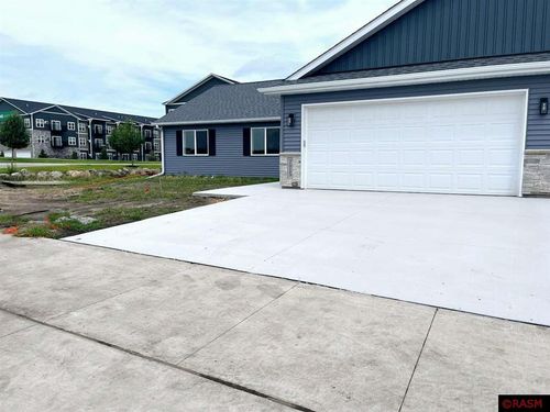 2015 Clark St, Saint Peter, MN, 56082-7527 | Card Image
