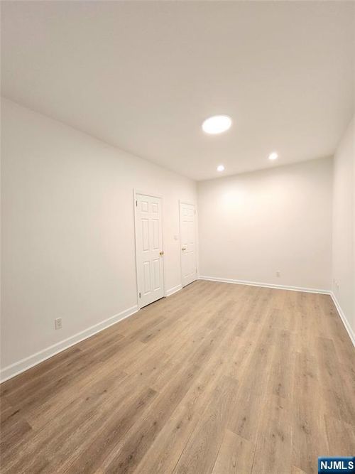 218 Broad Ave, Leonia, NJ, 07605-1836 | Card Image