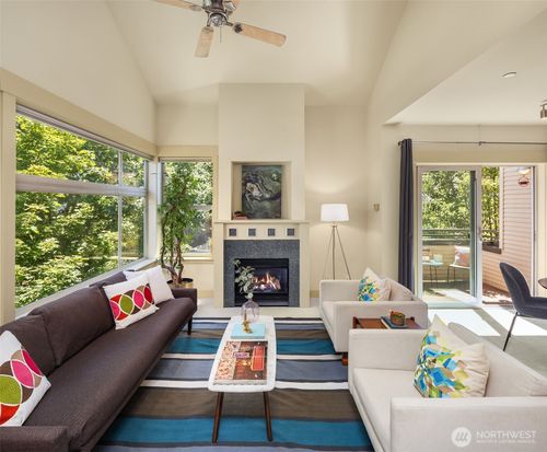 apt-301-2035 Eastlake Ave E, Seattle, WA, 98102-7219 | Card Image