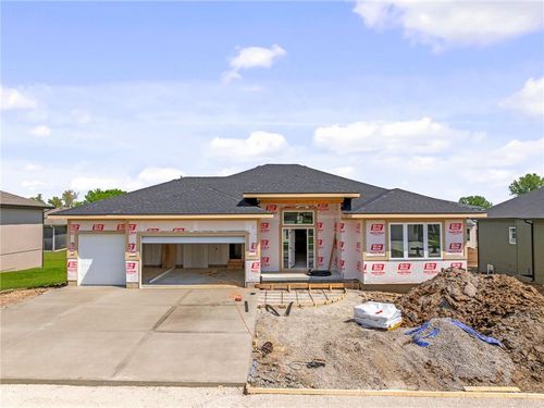 25010 W 89th Ter, Lenexa, KS, 66227-4067 | Card Image