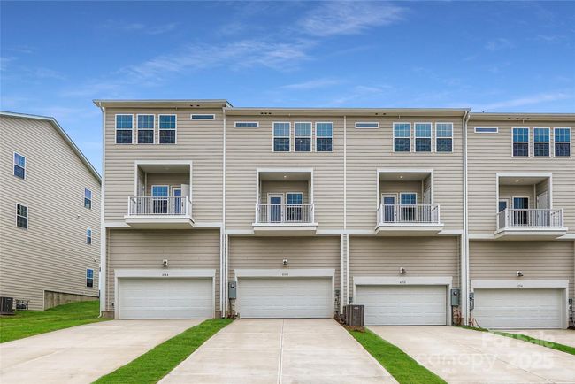 Rear Exterior | Image 13