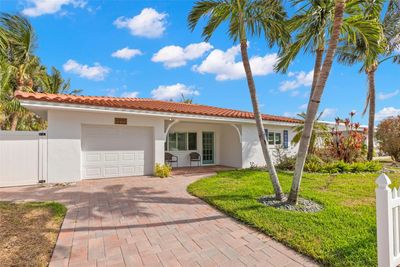 9255 Gulf Boulevard, House other with 2 bedrooms, 2 bathrooms and null parking in St Pete Beach FL | Image 2