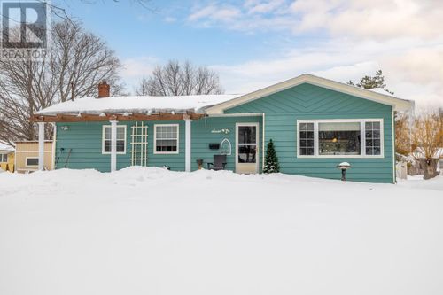 7 Emerald Dr, Charlottetown, PE, C1A2Y5 | Card Image