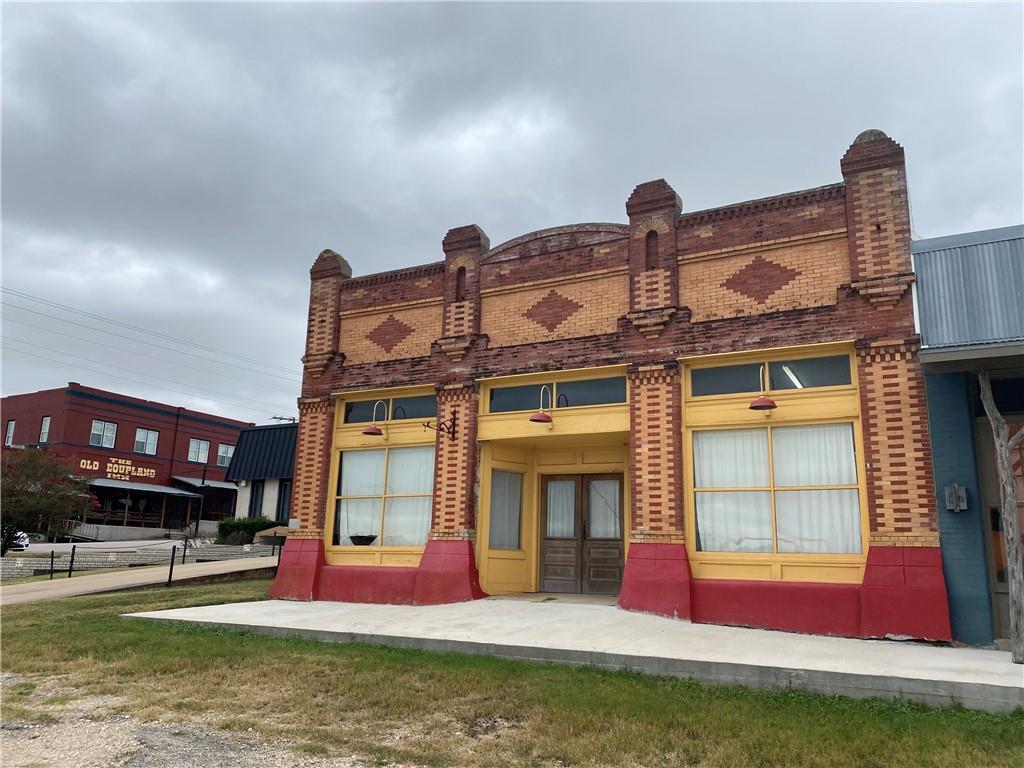 Residential Lease in Coupland 5