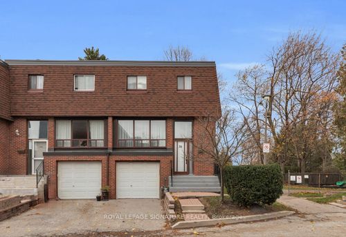 28 Stately Way, Thornhill, ON, L3T3Z8 | Card Image