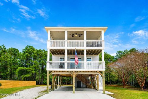 813 Driftwood Dr, Hampstead, NC, 28443-7826 | Card Image