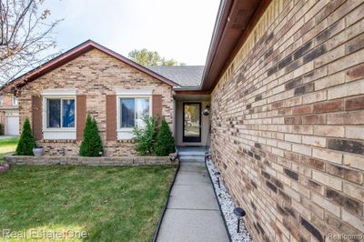 43304 Vinsetta Drive, Home with 3 bedrooms, 3 bathrooms and null parking in Sterling Heights MI | Image 3