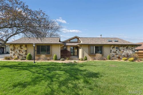 21 Village Dr W, Saint Charles, MO, 63303-5180 | Card Image