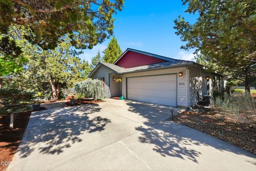 2058 Ne Hollow Tree Ln, Bend, OR, 97701-6552 | Card Image