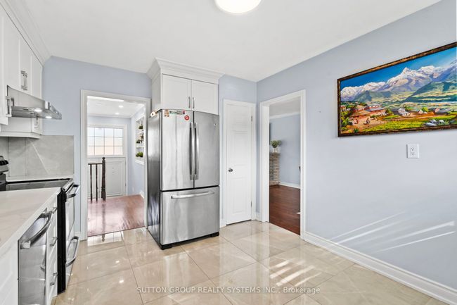 732 Royal York Rd, House other with 7 bedrooms, 4 bathrooms and 4 parking in Etobicoke ON | Image 14