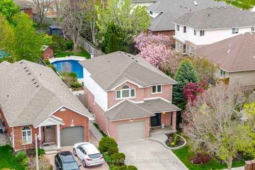 4119 Continental Dr, Burlington, ON, L7M4L1 | Card Image
