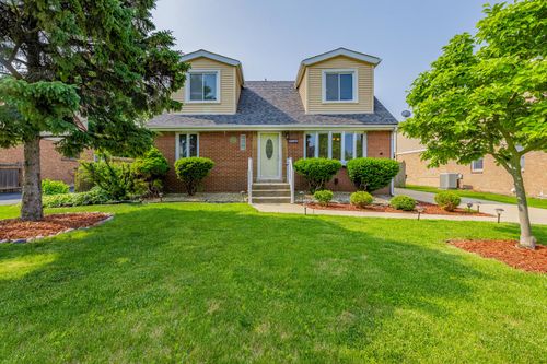 7733 Suburban Ln, Bridgeview, IL, 60455-1044 | Card Image