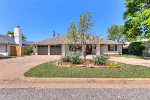 2725 Nw 58th St, Oklahoma City, OK, 73112-7001 | Card Image