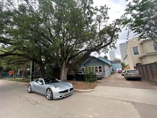 3403 Yupon St, Houston, TX, 77006-3858 | Card Image