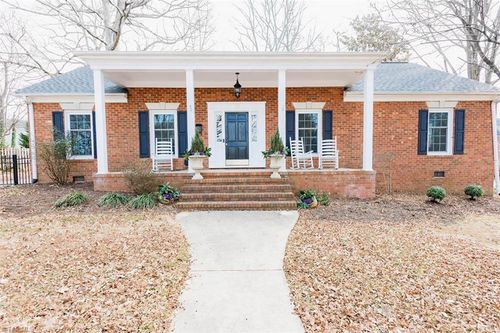 2822 Bedford St, Burlington, NC, 27215-4673 | Card Image