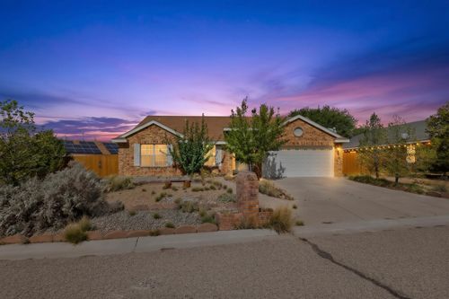 19 Pinon Ave, Los Lunas, NM, 87031-7005 | Card Image