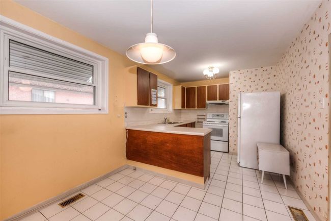 20 Lamella Rd, House other with 3 bedrooms, 2 bathrooms and 5 parking in Etobicoke ON | Image 10